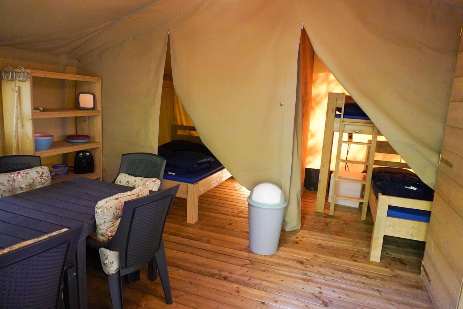 Camping Pittoresque Saint-Parthem Cameră foto