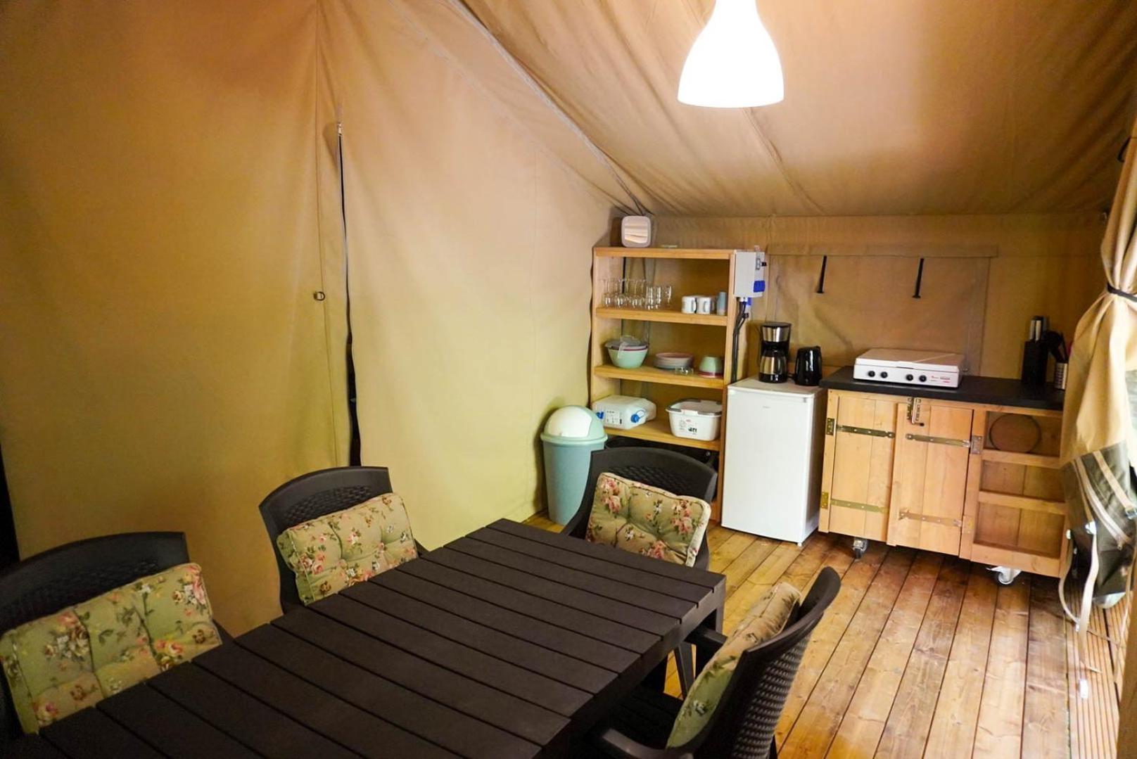 Camping Pittoresque Saint-Parthem Cameră foto