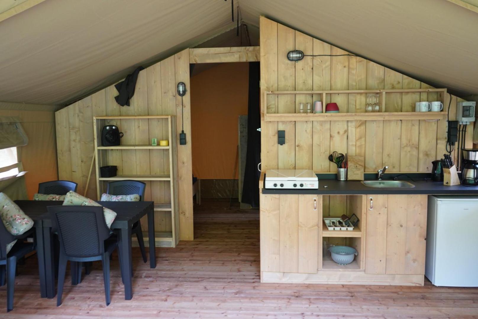 Camping Pittoresque Saint-Parthem Cameră foto